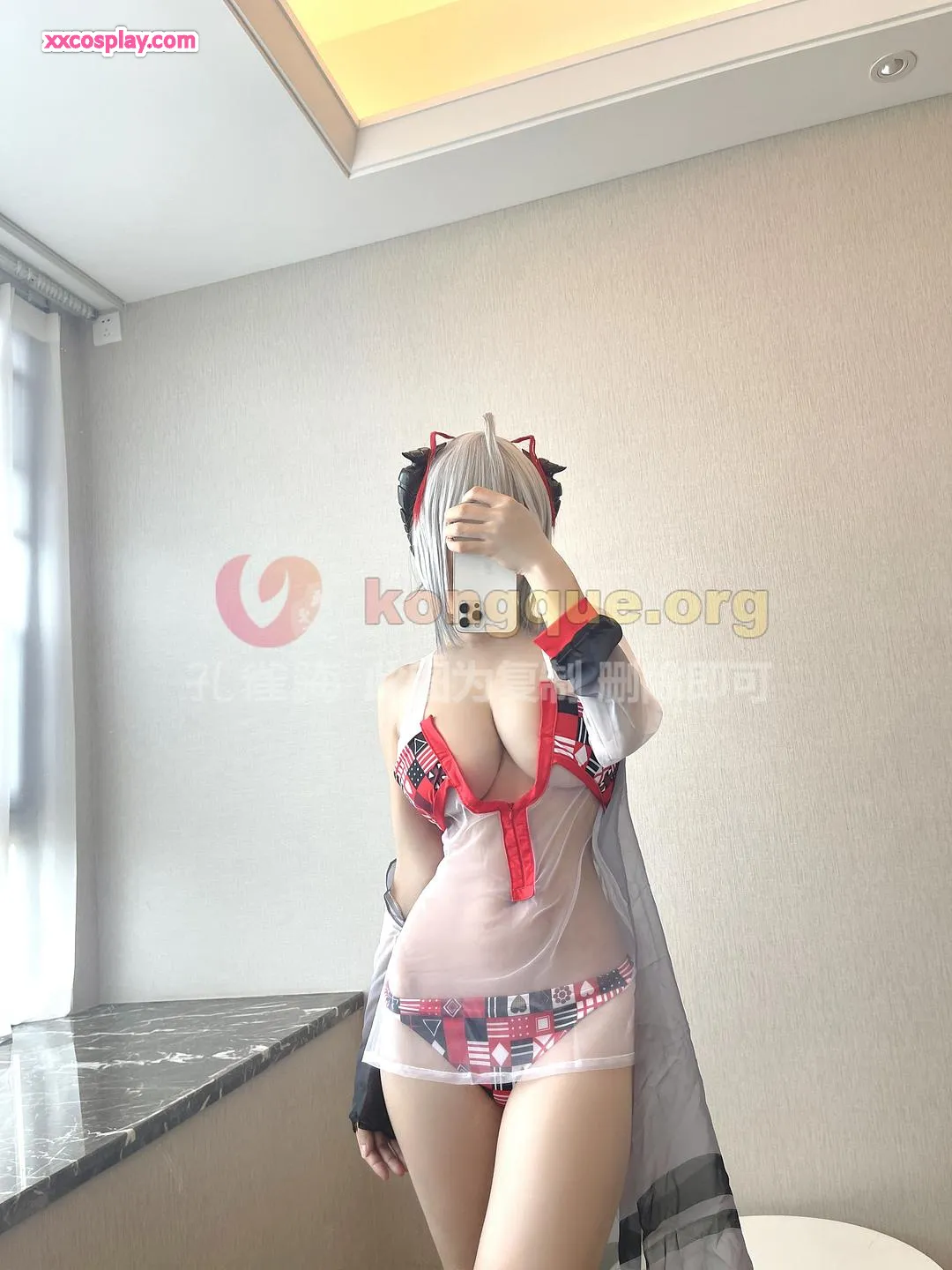 Ogura Chiyo: W Baju Renang Menggoda dengan Telinga Kucing